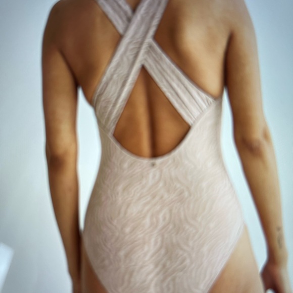 Stunning full piece Bathing suit with gold leaf on the back (tiny) - Picture 3 of 8